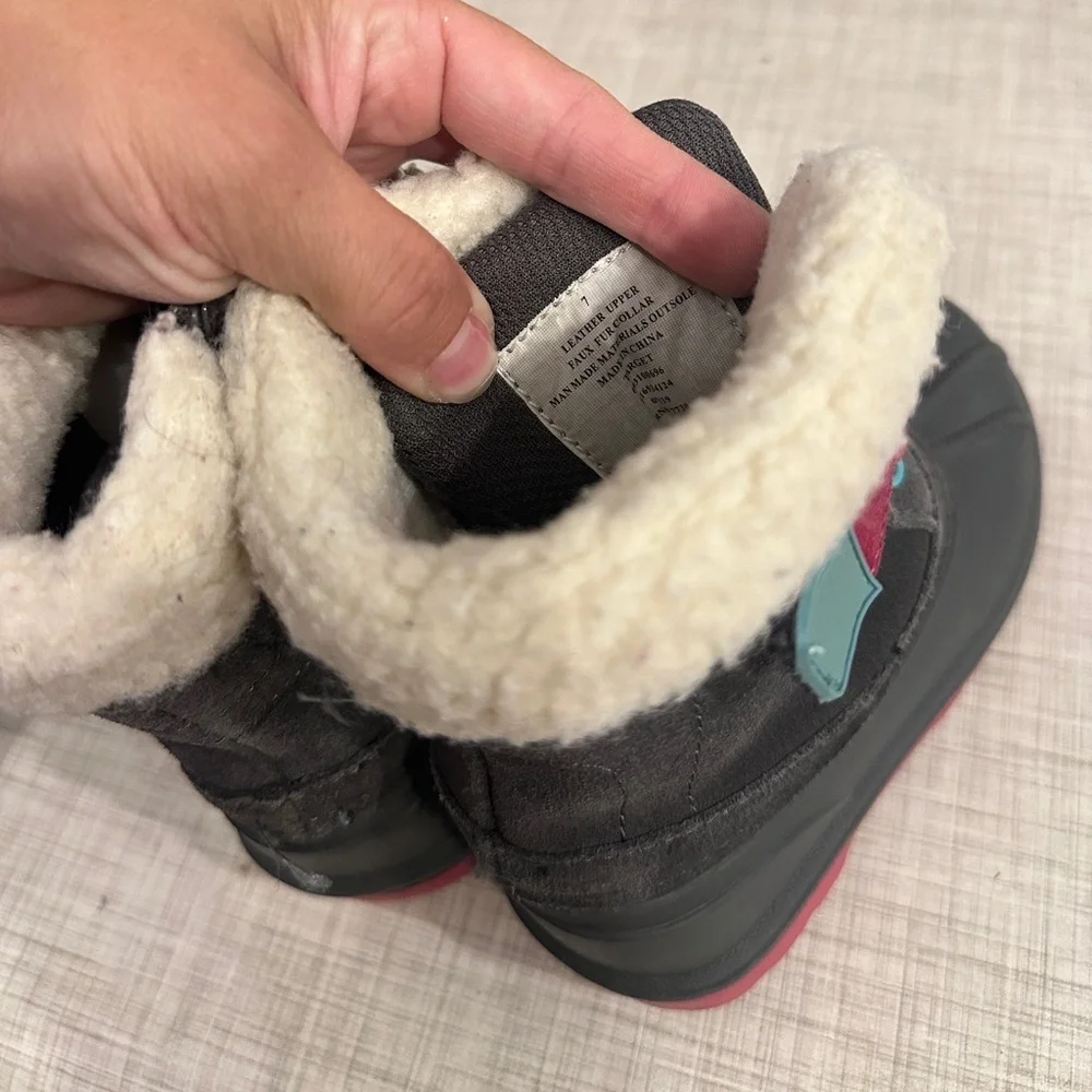 Cat and jack snow boots size 7